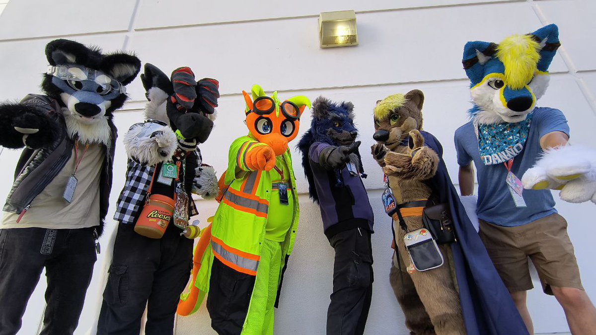 AshCoywolf's tweet photo. New album cover drop. Happy fursuit Friday
#FursuitFriday #Anotherfurrycon https://t.co/vZ7O1xIg8s