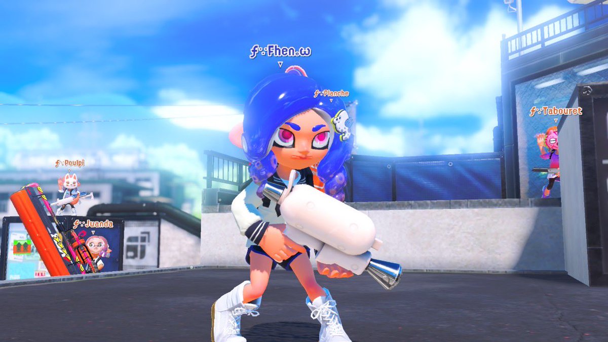 3ème victoire de la pré-saison EBTV gagnée avec un magnifique 4-0 face à DEVIANT !

Pour cette victoire, nous avons emmené le petit <a href="/fhown2011/">Fhen!!</a> sur Lotissement Filament (il y avait même des mascottes !). 

Il a l’air très heureux de sa journée sur ces photos !