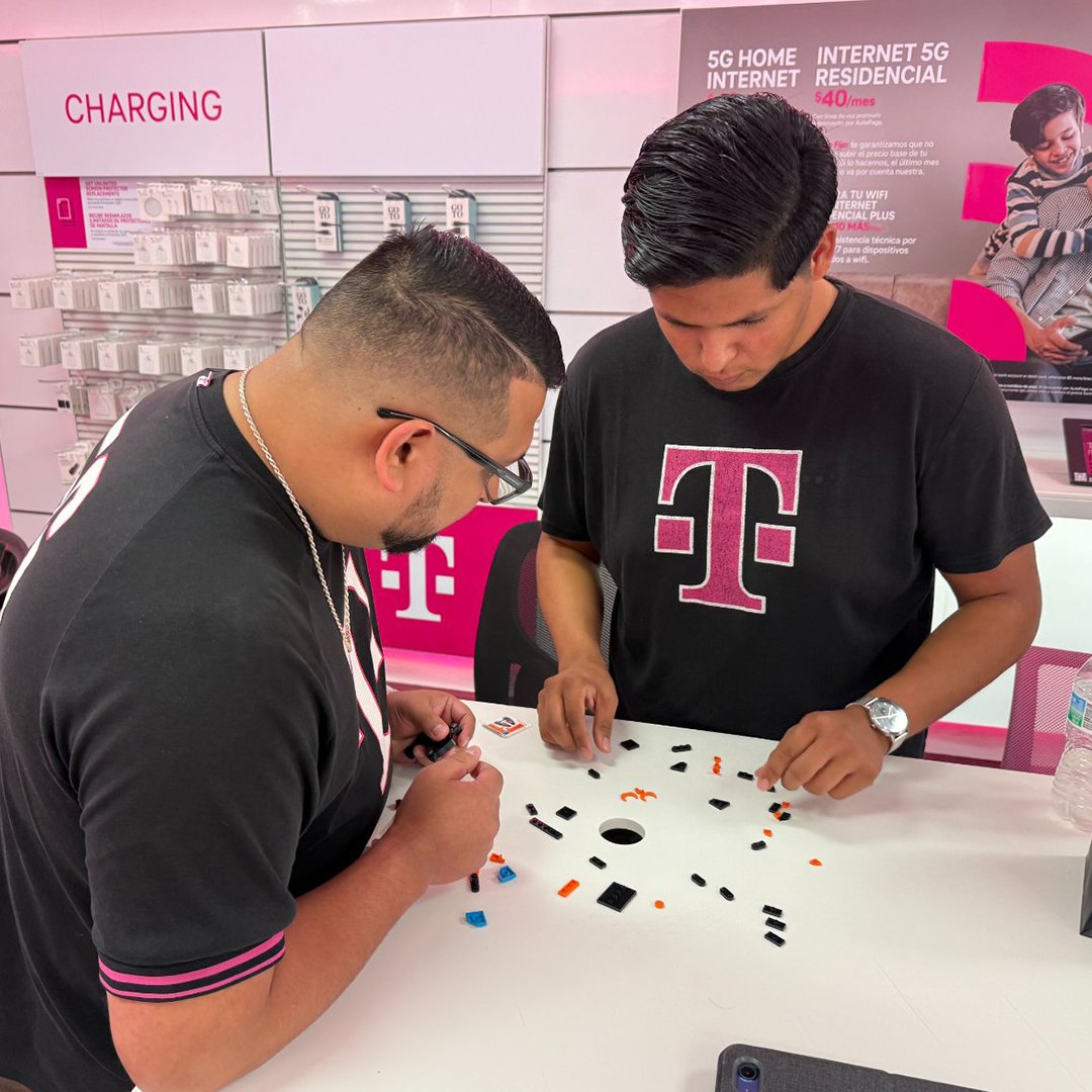 CSource_Tweets's tweet photo. Our #CSNation leaders take initiative to practice communication exercises from this year's Leadership Summit with their teams! Piecing together a big picture idea using individual details is essential for ensuring customers understand their purchase π§βπ»β¨ https://t.co/Ozb0XRR00a