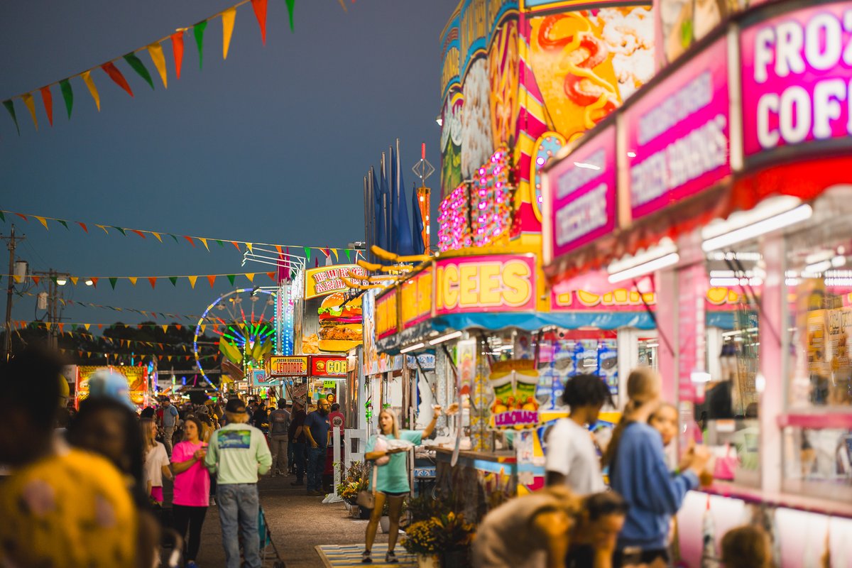 VisitJacksonMS's tweet photo. Itβs the LAST weekend to enjoy the 165th @MSStateFair! Donβt miss your chance for rides, live music, and tasty Southern eats. Bring the whole family and grab your tickets online today!
https://t.co/gCEog1l9PR
#VisitJacksonMS #MSStateFair #FamilyFun #ThingsToDoInJacksonMs https://t.co/1ZHz0mSmrg