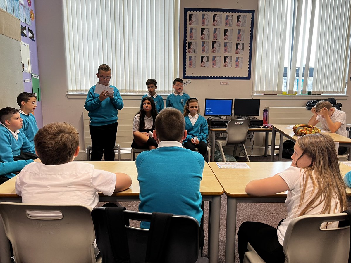 Tweet of the Week🎯
P6 performing 🎭 as Earl of Bothwell, Mary Queen of Scots and Queen Elizabeth I for the jury. Excellent performances from all.
Have a great October week @GreenhillPS