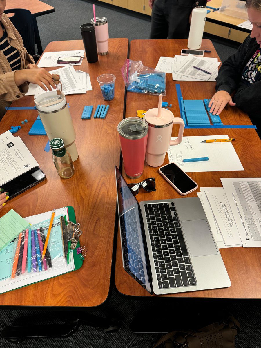 IrvineMathProj's tweet image. 4th grade teachers from Placentia Yorba Linda USD mastering multiplication strategies with base ten blocks and had a blast playing the Plate Race Game—math and fun combined! #STEMeducation #MathInAction