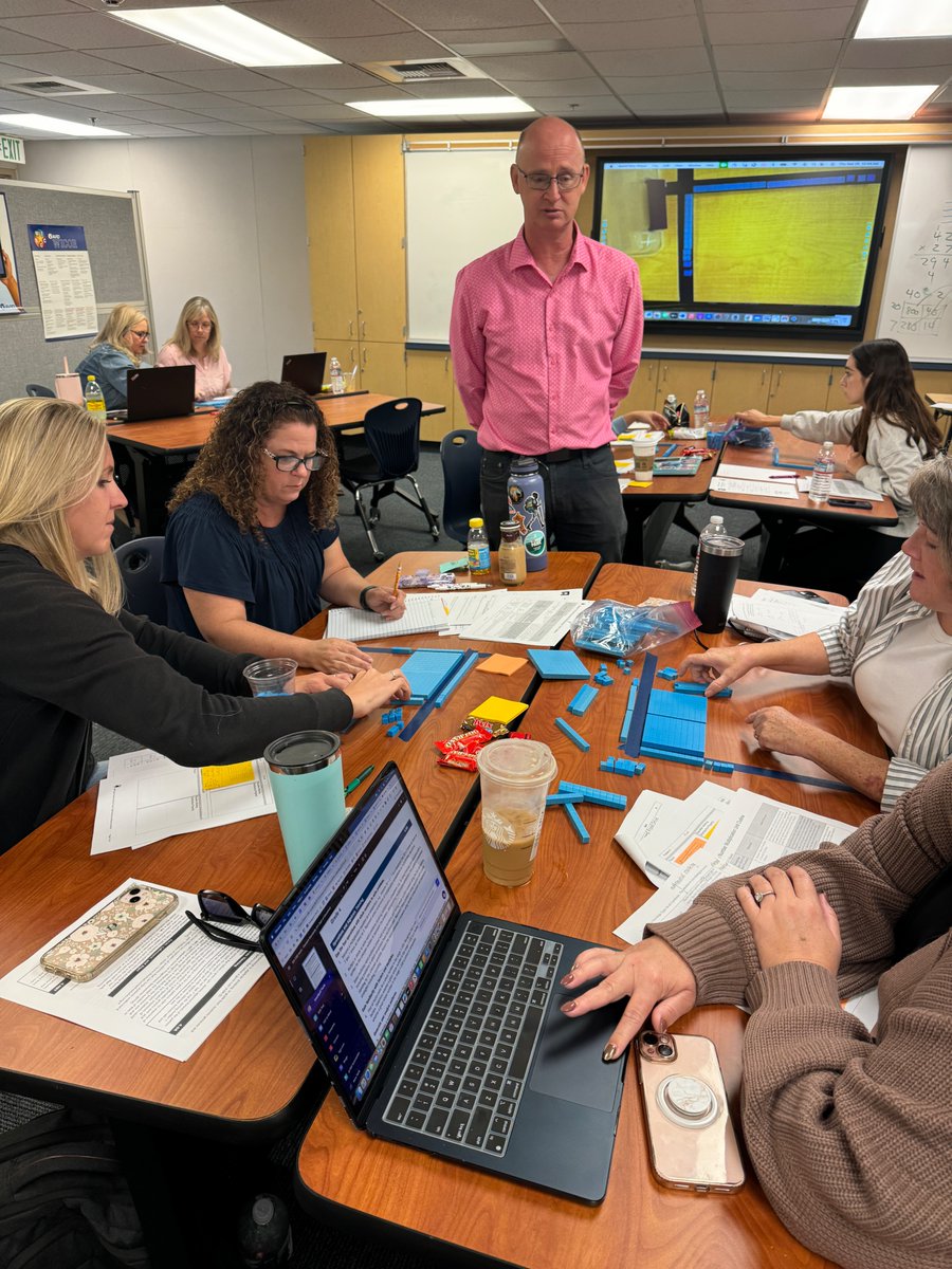 IrvineMathProj's tweet image. 4th grade teachers from Placentia Yorba Linda USD mastering multiplication strategies with base ten blocks and had a blast playing the Plate Race Game—math and fun combined! #STEMeducation #MathInAction