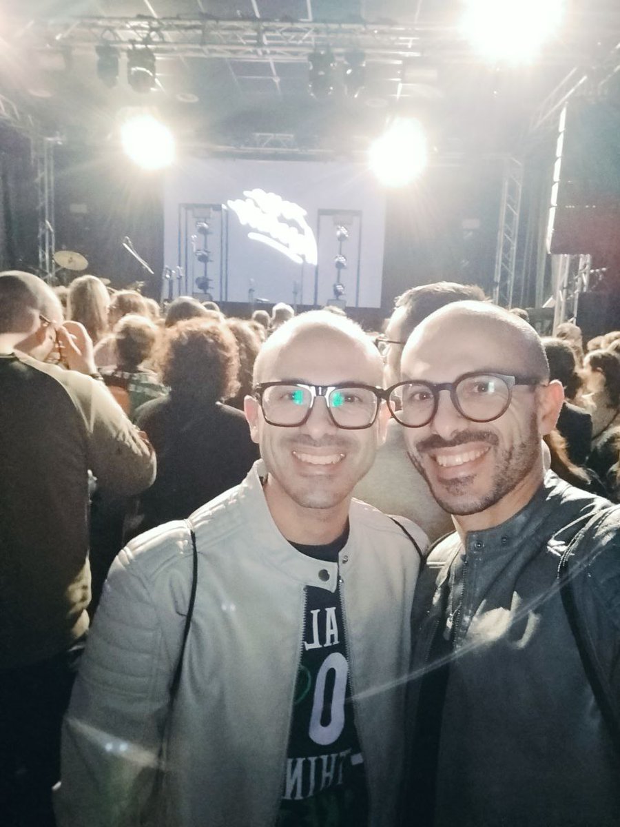 _giuseppesc's tweet image. Yesterday evening...concerto degli Zero Assoluto a Torino con il mio fratellino