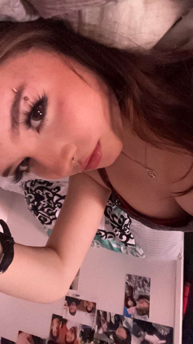 LoveLousy's tweet photo. Worship me. 

Femdom Findom Dommee Walletdrain https://t.co/hlfbKRQSrB
