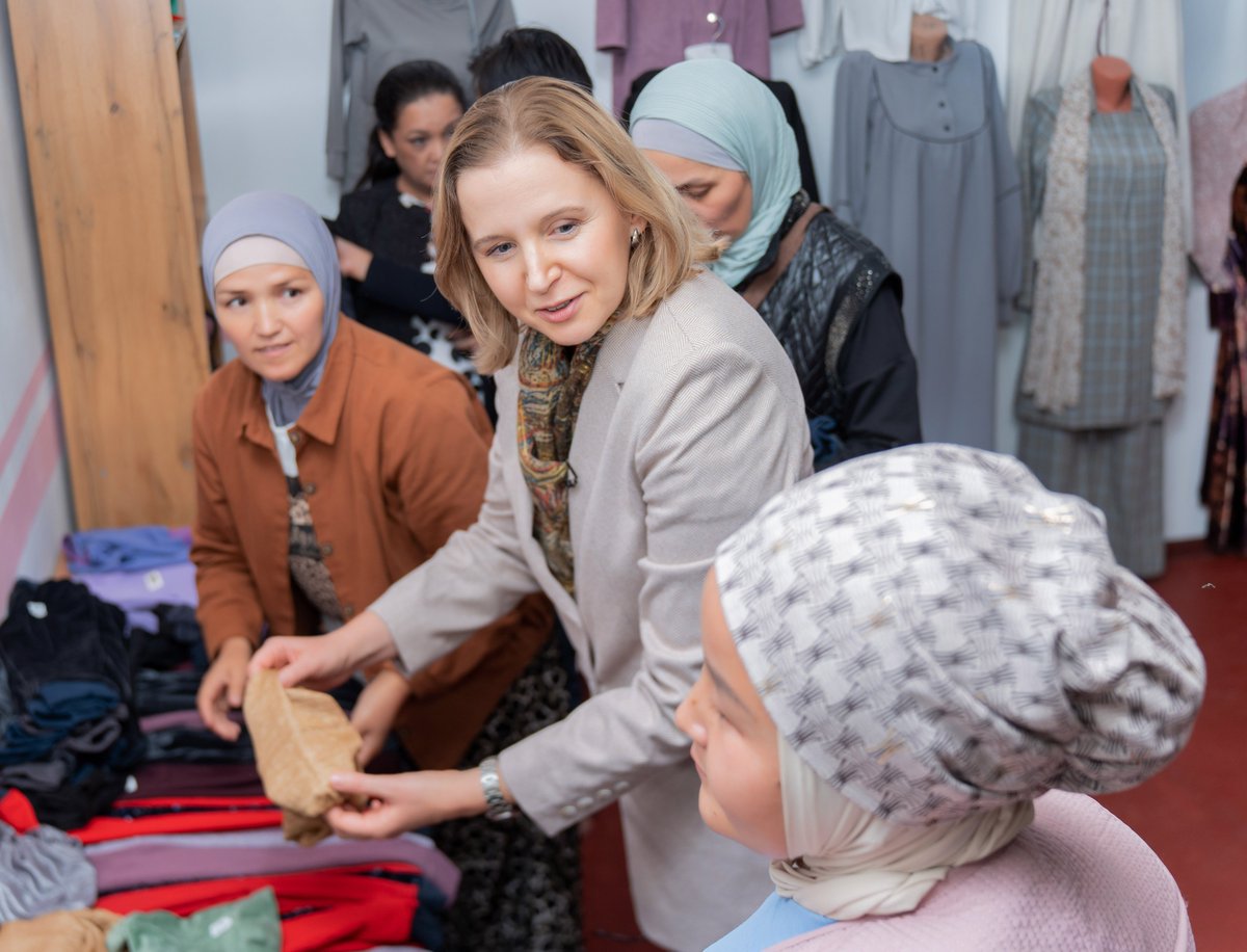 undpkg's tweet photo. @AaSolovieva @MonicaRijal @ErkinaU @Mukash_Kaldarov @NTashtemirova @SarvarSalimov @UNPeacebuilding @UNDPEurasia @AltynaiOk @abdrakhmanova Today UNDP team also met with #WomenEntrepreneurs in #Batken. Turning their skills into a business, they established a sewing workshop🧵🪡 with UNDP's support. This initiative promotes women’s #entrepreneurship, strengthens community ties and boosts the local economy. https://t.co/WwV5vwJlkv