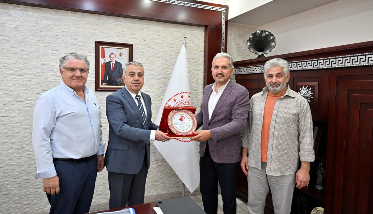 MMGIzmir's tweet photo. MMG İzmir Şube Yönetimi olarak İzmir İl Tarım ve Orman Müdürümüz Sn. Mustafa ŞAHİN Bey'i ziyaret ettik.Bölge Müdürü'müz Bizlere, Tarım ve Orman Bakanlığı'nın uygulamalarına ait bilgiler verdi.
Gösterdikleri samimi ev sahipliği için kendilerine teşekkür ediyoruz. https://t.co/5wL2ju31aW