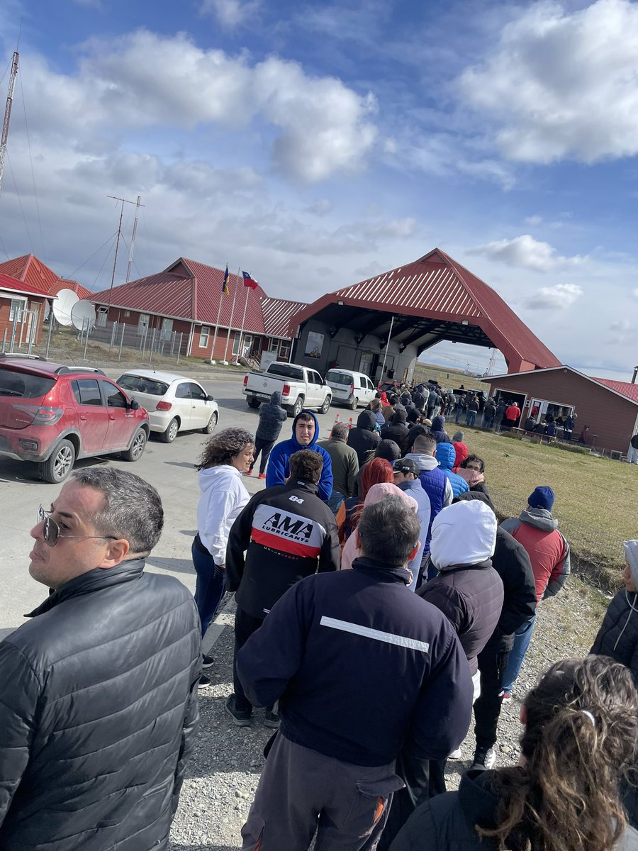 Lindo fin de semana largo para ir a Punta. Acá en el estrecho de Magallanes y la frontera chilena hay 1 km de cola. Cómo está por allá BuqueBus? Ahhh pero Tierra del Fuego ….