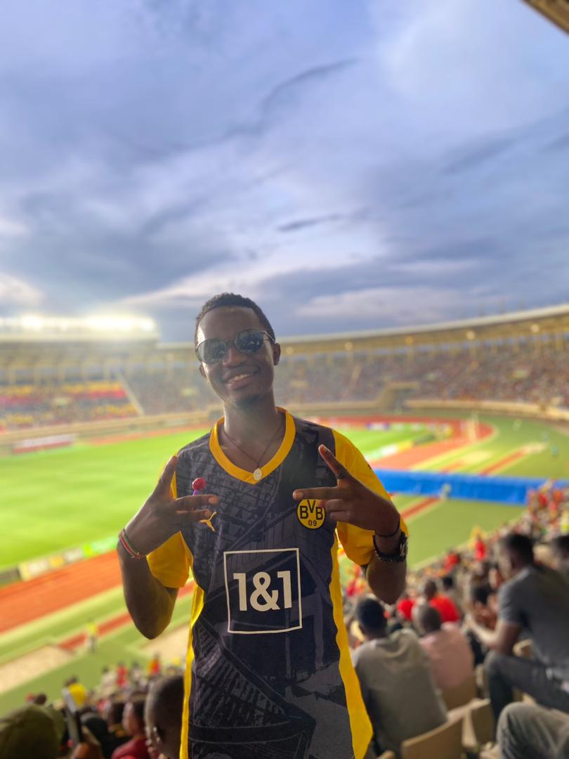 Abomutumba_FC's tweet photo. Our Midfielder @DerrickDmx witnessed the @UgandaCranes win
#ClassAttractsClass 
cc:@KalyangoHilary https://t.co/iGrDOQydUj