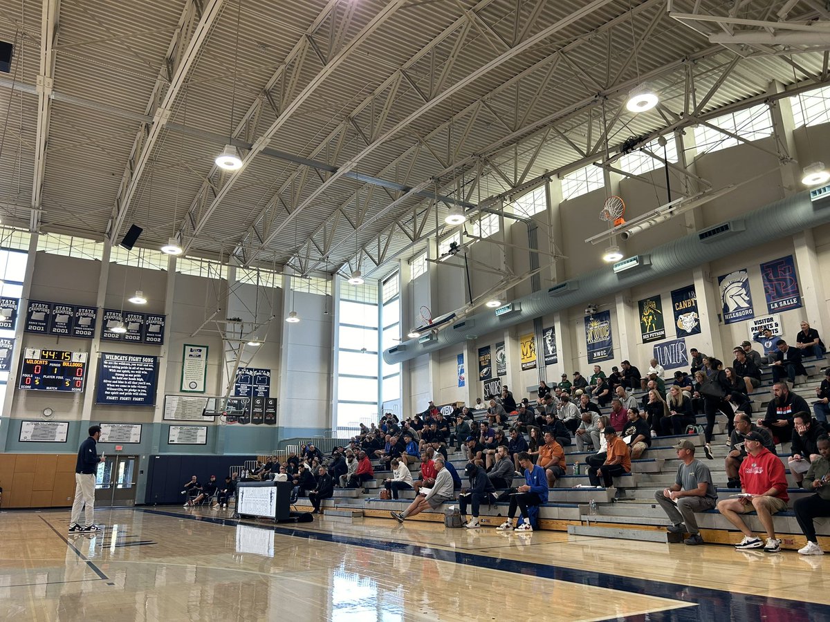Marshall Cho 조정호 (@coachcho) on Twitter photo Coach <a href="/Pat_Holmes1/">Patrick Holmes</a> of <a href="/lalumiereschool/">La Lumiere School</a> addressing the coaches on “Offensive actions and strategies for playing with a shot clock” Coach <a href="/Pat_Holmes1/">Patrick Holmes</a> of <a href="/lalumiereschool/">La Lumiere School</a> addressing the coaches on “Offensive actions and strategies for playing with a shot clock”