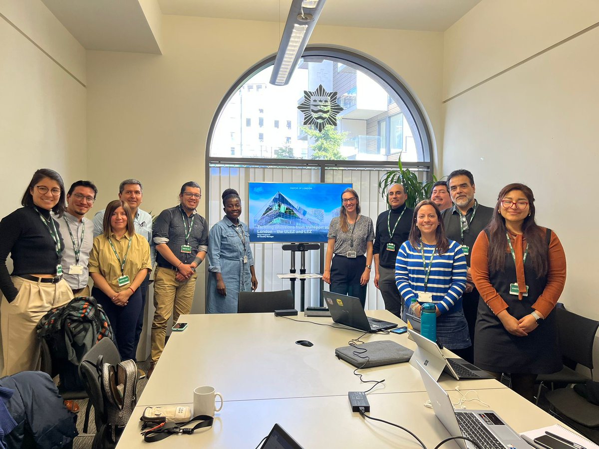 🇵🇪🇨🇱🇨🇴 Delegación de LATAM en Londres con #CALAC+. Buscando aprender de las políticas de descarbonización y el uso de energías limpias en el transporte y maquinaria🚛⚡🚇 para nuestras ciudades 🌍.
¡Juntos hacia un futuro sostenible! 
#TransporteSostenible #EnergíasLimpias