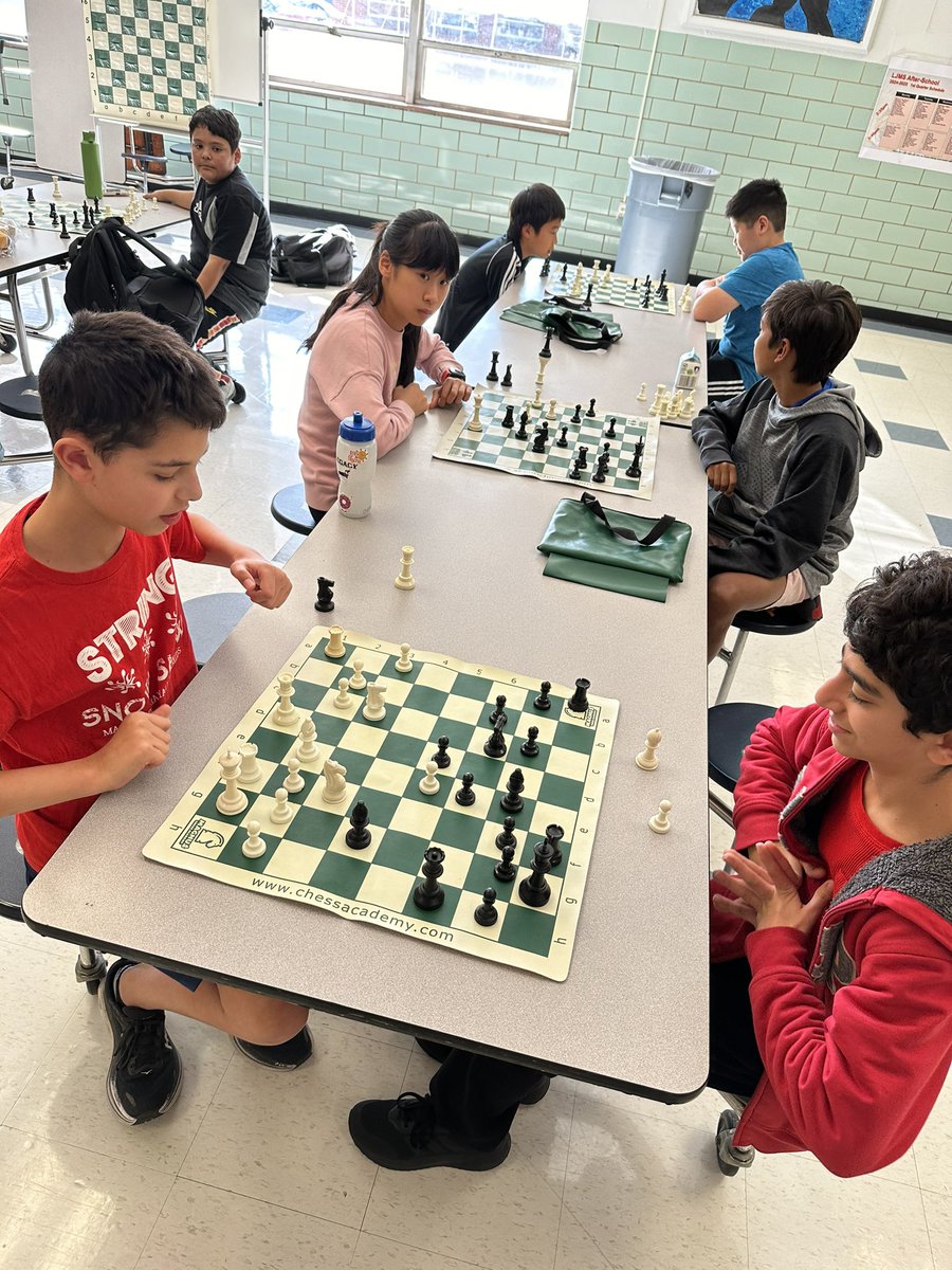 Students in our Super Sleuths CSI club built and then decoded DNA 🧬 strands after school today, while other students sharpened their strategic powers in Magnus Chess Academy! #FridayASP #AfterSchoolSTEM