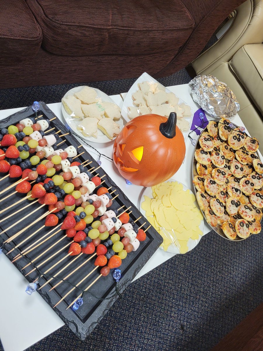 Happy Halloween all! Pumpkin carving well underway in Thorne. Thanks to Matron and the ladies for the amazing snacks!