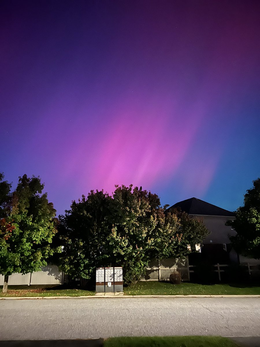 Ottawa last night.
#nofilter
#Auroraborealis