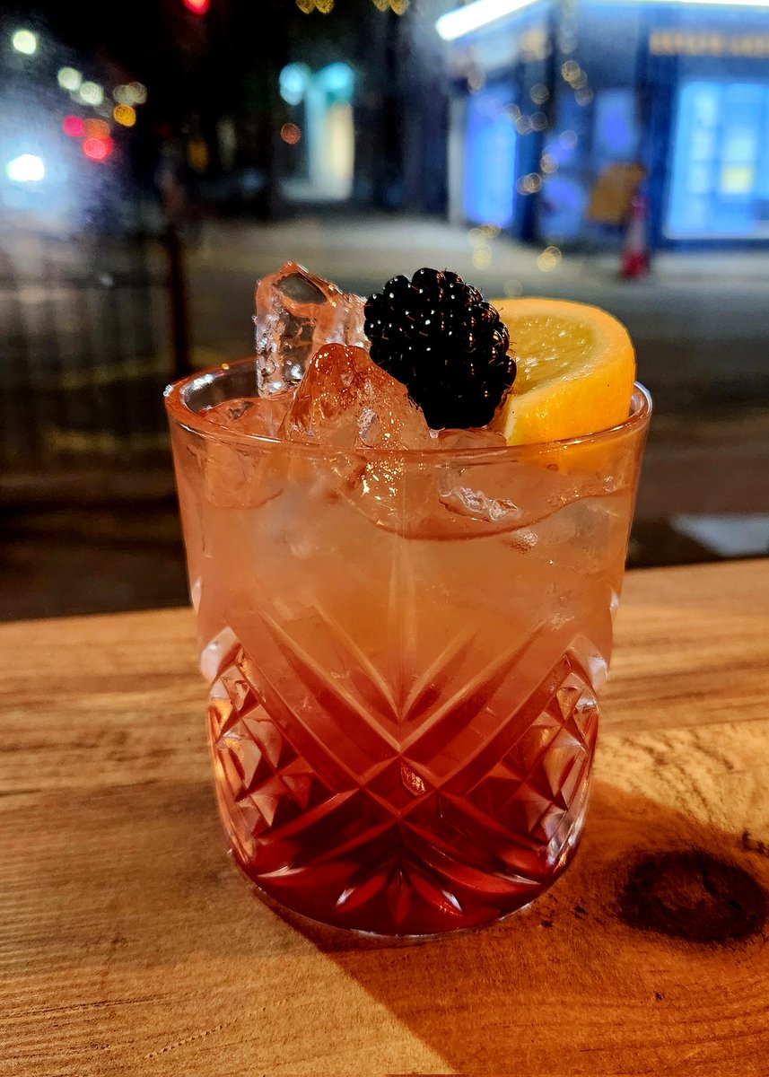 GatheringMold's tweet photo. Next up we have an Earl Grey Bramble - gin, creme du more, lemon juice, Earl grey syrup, muddled berries PERFECTION ๐โค๏ธ๐ธ
All our cocktails are 2 for ยฃ12 or ยฃ7.50 each.
#Mold #Flintshire #NorthWales #NorthWalesSocial #bramblecocktail #cocktails https://t.co/swLhn2JE0u