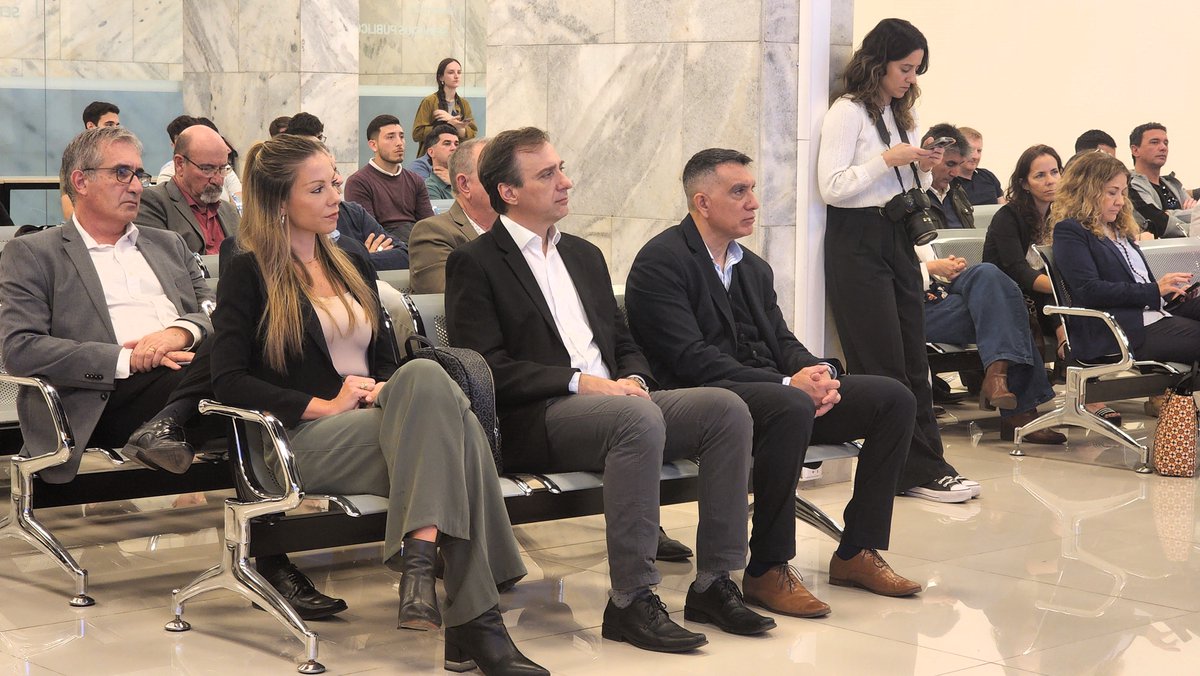 MinSPcba's tweet photo. 👏 CREAMOS LA ESCUELA DE SEGURIDAD ELÉCTRICA ⚡ 

✅ En el marco de la Comisión Interministerial de Prevención de Riesgo Eléctrico #CIPRE, de la que somos miembros, dimos inicio a la Escuela de Seguridad Eléctrica. https://t.co/QSZgiGbIUA