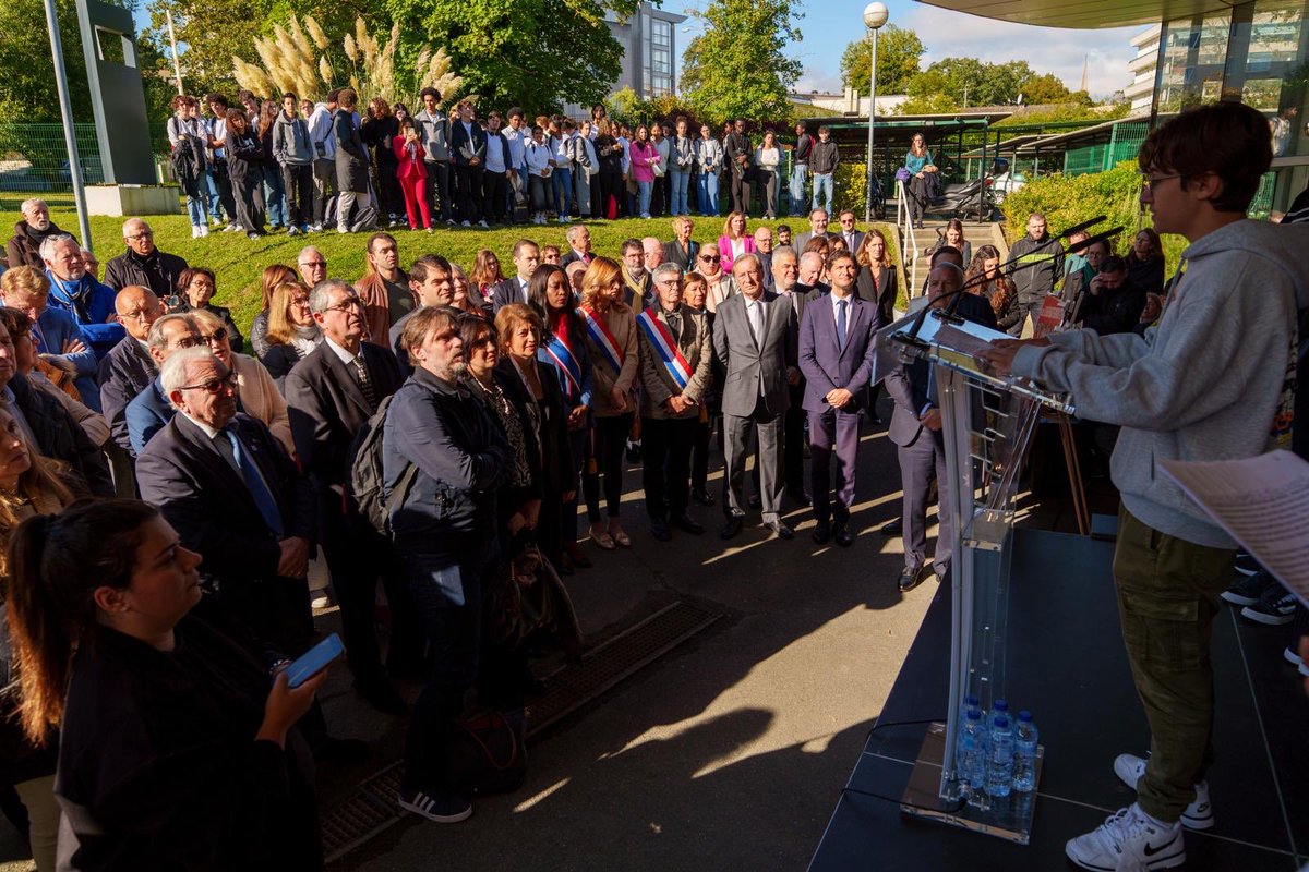 Hasmik Tolmajian (@tolmajian) on Twitter photo Retour en images sur la très belle et émouvante cérémonie de dénomination du Lycée Missak et Mélinée #Manouchian à Châtenay-Malabry, <a href="/hautsdeseinefr/">Département des Hauts-de-Seine</a>.
Merci encore au Maire Carl Segaud et à <a href="/vpecresse/">Valérie Pécresse</a>, Présidente de la <a href="/RegionIleFrance/">Region IledeFrance</a> pour cette magnifique initiative ! 🇫🇷🇦🇲 Retour en images sur la très belle et émouvante cérémonie de dénomination du Lycée Missak et Mélinée #Manouchian à Châtenay-Malabry, <a href="/hautsdeseinefr/">Département des Hauts-de-Seine</a>.
Merci encore au Maire Carl Segaud et à <a href="/vpecresse/">Valérie Pécresse</a>, Présidente de la <a href="/RegionIleFrance/">Region IledeFrance</a> pour cette magnifique initiative ! 🇫🇷🇦🇲