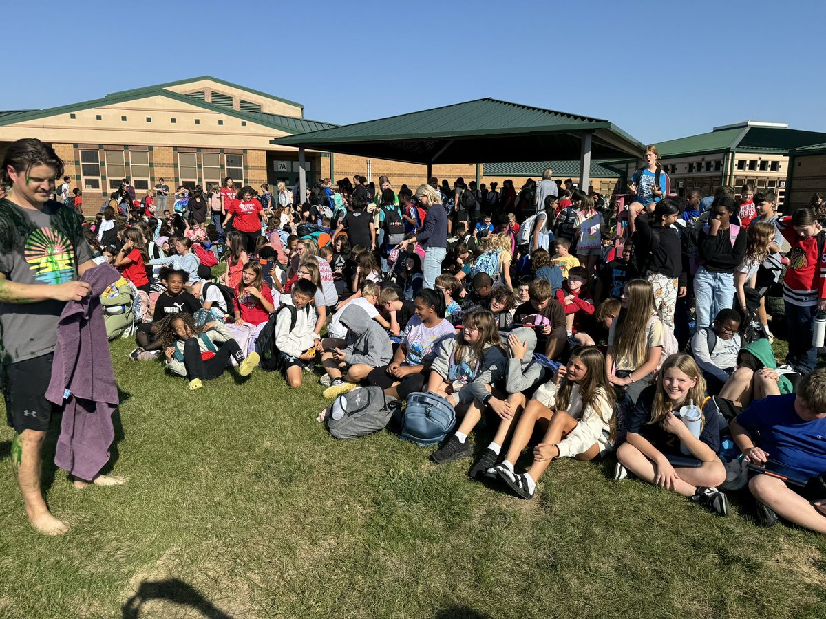 jwhalenSCI's tweet photo. SCI READ-A-THON was a hit! Team 5-4 secured top fundraising honors ❤️🥳 and 2 of our students were able to slime Mr. Willey and Mr. Michael 🙌🏻 #justkeepreading https://t.co/e44kd48GvU