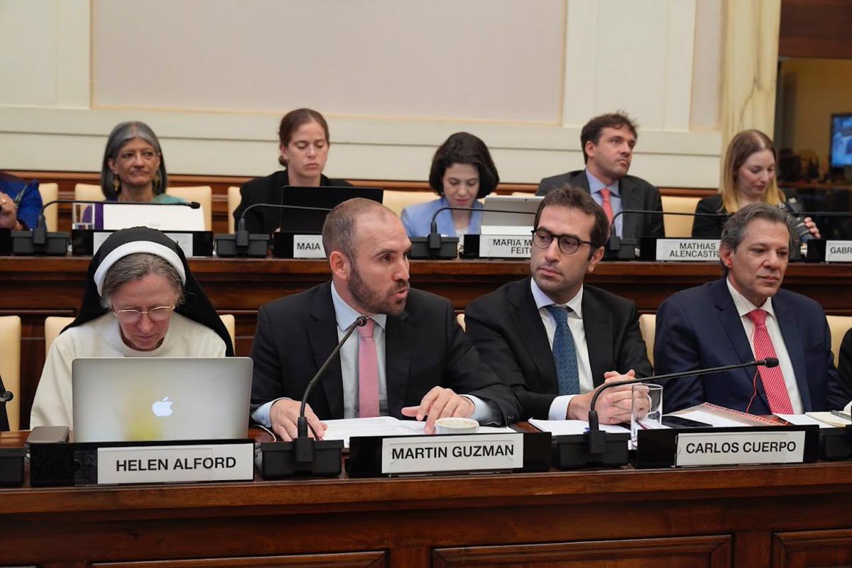 El FMI redujo la tasa de interés que cobra sobre sus préstamos. Implica un alivio para Argentina de casi USD 450 millones por año.

ES MÁS QUE LA MITAD DE LO QUE CUESTA LA LEY DE FINANCIAMIENTO UNIVERSITARIO QUE VETÓ EL GOBIERNO DE MILEI. 

Aquí hay un financiamiento para el que