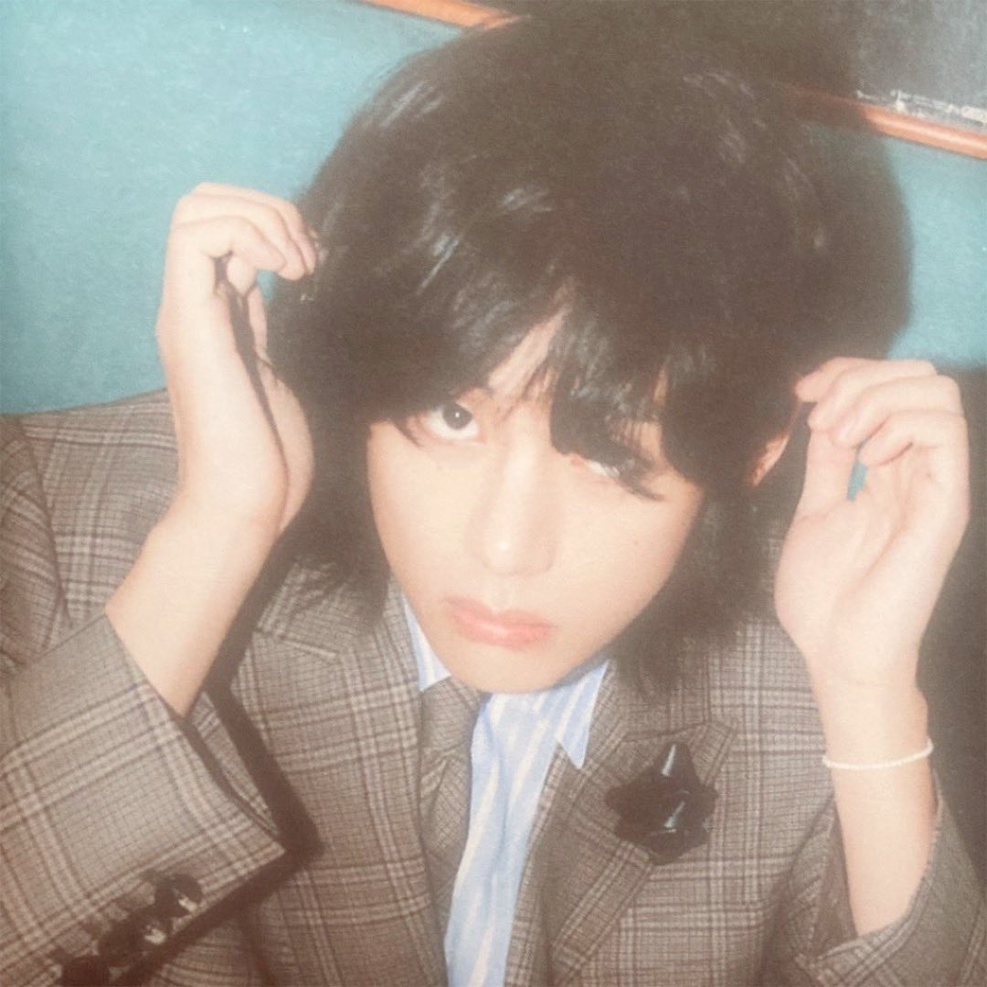 kimtaeji120430's tweet photo. てひょんあ、
307回目のおはよう。
Layoverはどのビジュも好きだけど、このロングウルフみたいなヘアスタイルとチェックのハーフパンツなスーツのエモ新しさみたいなスタイリングも大好きだったんだ。
ALWAYS WITH KIM TAEHYUNG
#WeWaitingForTaehyung
#SeeYouSoonTaehyung
#D241 https://t.co/BdGs2TPIif
