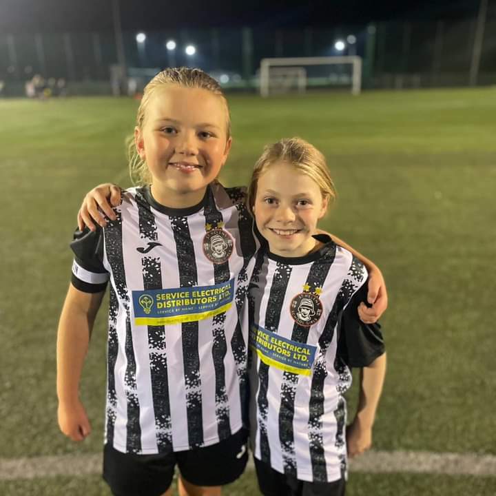 💚⚽️ A massive well done too Pythons Phoebe and India💚⚽️

Both Girls have been chosen too play for St Helens schools at u11s  

Well done girls 💚🙌 #girlbosses #powerhouses