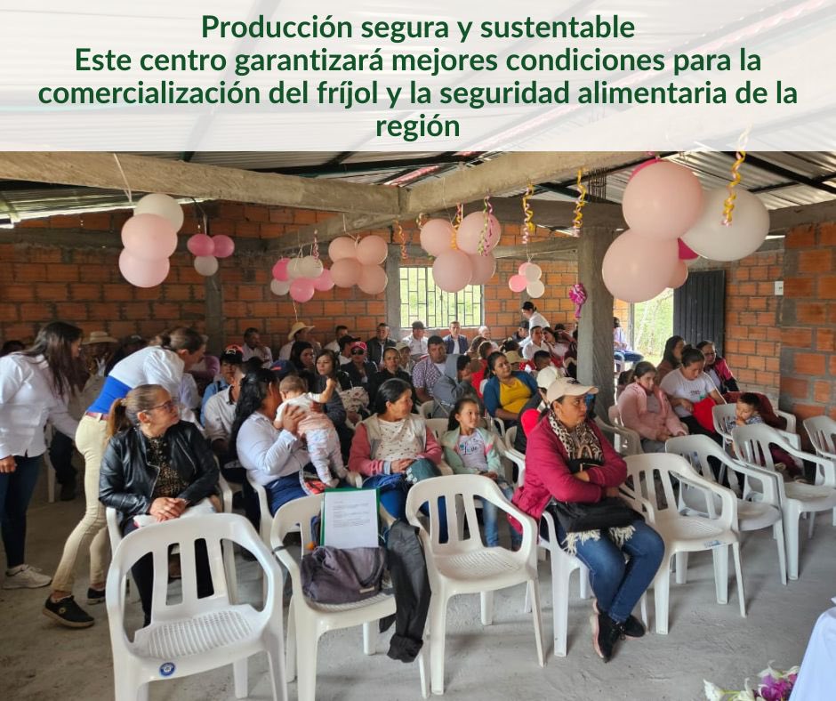 ¡Inauguramos el Centro de Acopio de Fríjol en Santa Ana, Huila! 

Más de 80 familias campesinas se beneficiarán con este espacio de desarrollo rural. 

Lee la nota completa aquí caritascolombiana.org/un-espacio-de-…

#comunidadtierrayterritorio #SADER  #DesarrolloRural #PazYProgreso