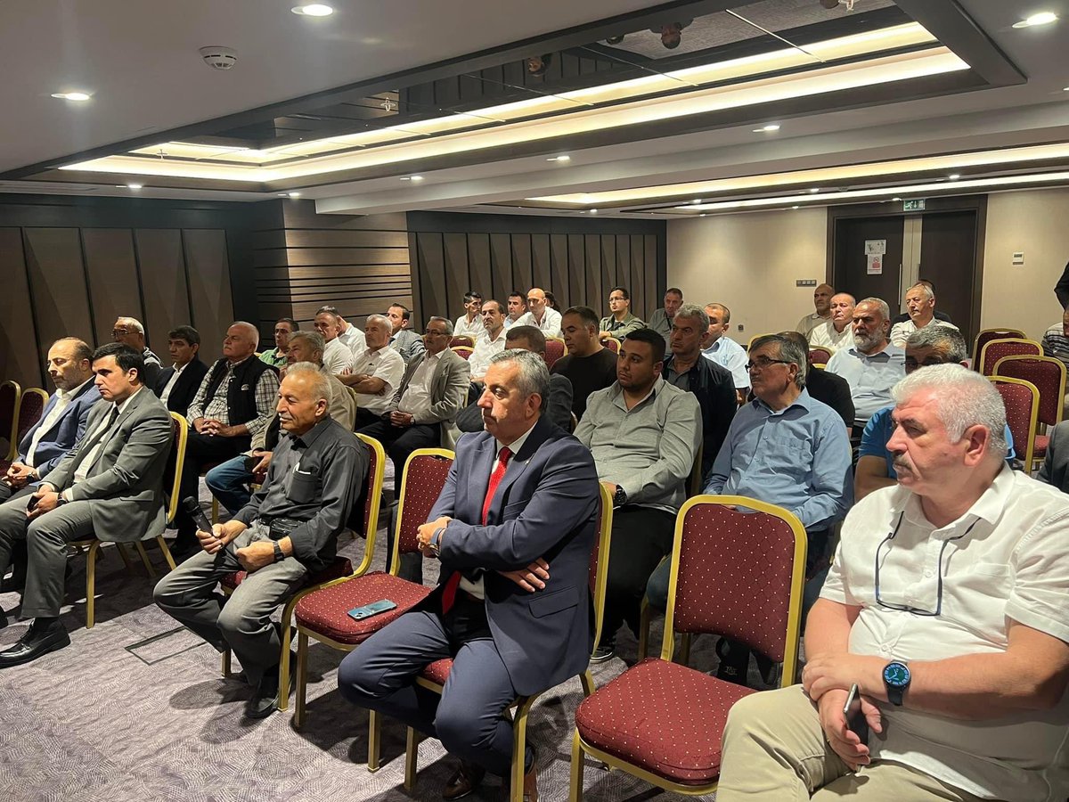 tohob's tweet photo. Yönetim kurulumuz, olağan toplantısını Isparta Özel Halk Otobüsleri Kooperatifi’mizin ev sahipliğinde gerçekleştirdi. 
Esnaflarımızla da bir araya gelen yönetim kurulumuz adına Başkanımız yapılan çalışmalara ilişkin bilgiler verdi. 
Başarılı çalışmaları ve önemli projeleri ile örnek olan Kooperatif Başkanımız Sn @DasdonerFaruk ve ekibine değerli ev sahiplikleri için teşekkür ederiz.