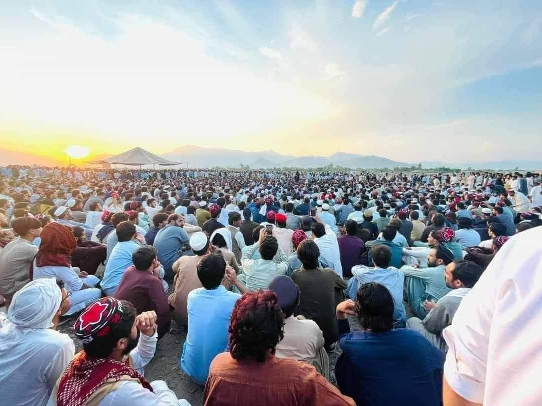 Mohmand_Design's tweet photo. وروځـې لیمه سترګې باڼه پښتانه
څنګه یو ځای شول پښتانه پښتانه

امیر حمزه خان شینوارئ

#Welcome2PashtunNationalJirga 
@ManzoorPashteen https://t.co/VyDtWq5ank