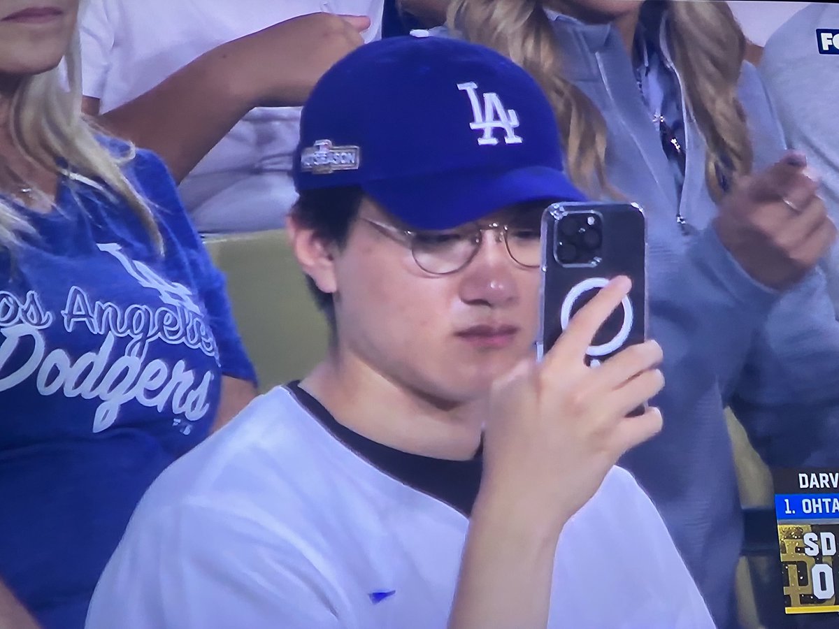 bigcontentguy's tweet image. “oohhhh i rove basebarr in horrywood”