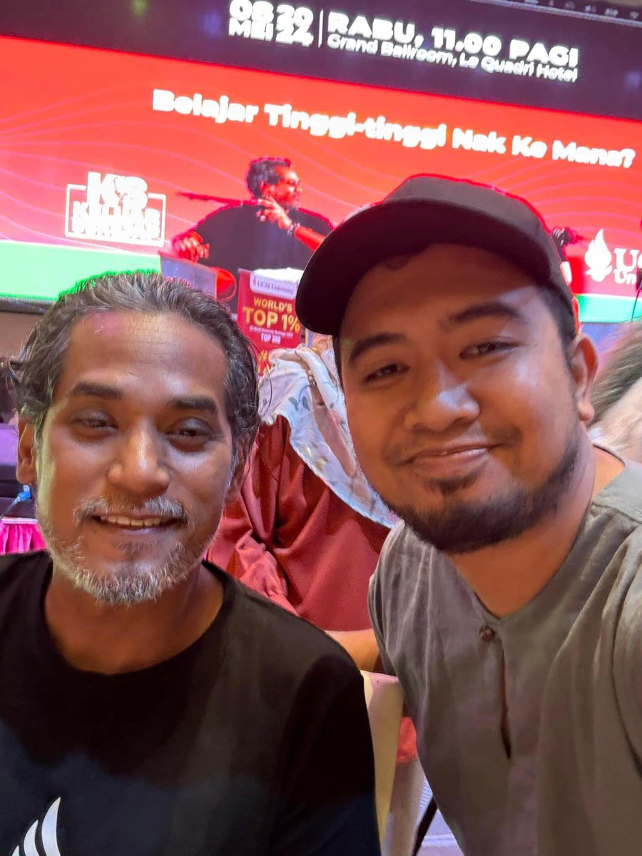 Tahniah Chief KJ <a href="/Khairykj/">Khairy Jamaluddin 🇲🇾🌺</a> jadi Penyampai Radio Paling Popular ABPBH. 

"Dalam hidup, jika satu pintu rezeki ditutup, Allah akan buka pintu rezeki yang baru" - DJ KJ