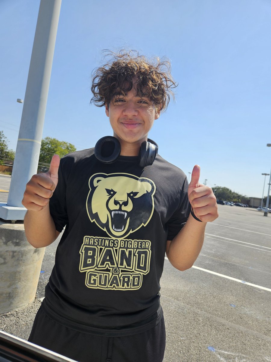 bigfunPhD's tweet photo. Today I drove past the @AliefISD ad building and saw this student putting in the extra effort before band rehearsal. It was so refreshing to see such hard work and commitment. Thanks Alexander for making me smile today! We need more Alexander's! @AliefHastingsHS @aliefFineArts https://t.co/cREZaHsyHR