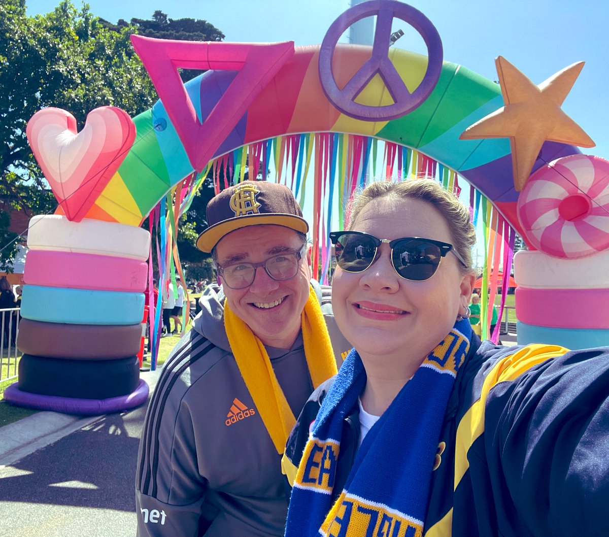 Rippa day to show some Pride 🏳️‍🌈🏳️‍⚧️

#AFLW Pride Round with <a href="/PaulGB77/">Paul Bowell</a> 🫶 Let’s go <a href="/eaglesaflw/">West Coast Eagles AFLW (Waalitj Marawar)</a>! 💙💛#AFLWHawksEagles