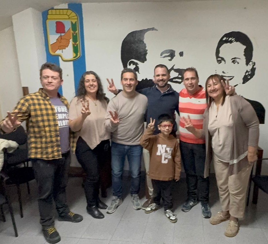 Se eligieron las nuevas autoridades  de PJ Esquel (24-27) 
Presidente Juan M. Peralta 
Vice Mirna Mateos 
Secretario Diego Pasarin 
Tesorera Jennifer Austin
1 Vocal Nathalia Pineda 
2 Vocal Emmanuel Alarcón 
3 Vocal Soraya Olivera 
4 Vocal Miguel Wilhuber 
5 Vocal Jorge González