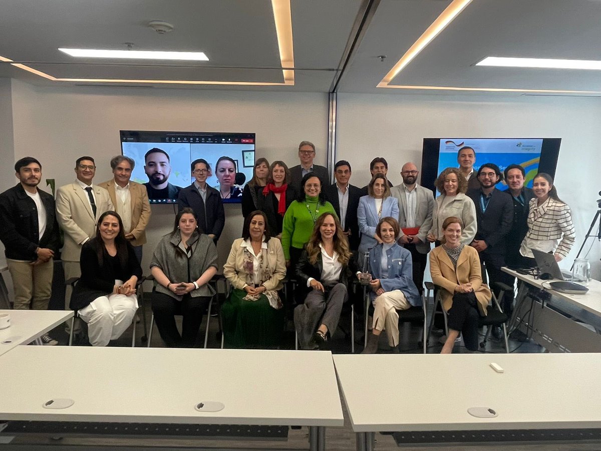 Coparmex's tweet photo. 🔵 Nuestra Comisión de Ética e Integridad encabezada por @LeonorQuiroz, en coordinación con Alliance for Integrity, sostuvieron la décimo novena reunión del Consejo Consultivo en México de #AllianceforIntegrity con el objetivo de compartir a los integrantes, los avances de esta alianza estratégica entre instituciones, así como de compartir las buenas prácticas y herramientas, en materia de integridad empresarial, equidad de género y anticorrupción y realizar el proceso de elección de la nueva presidencia y vicepresidencia del consejo.

Felicitamos a Magda Rodríguez Presidenta del @ComiteCPC Nacional y Andreas Müller Director General adjunto @AHKMexikoCAMEXA, por sus recientes nombramientos en el consejo.

Agradecemos la anfitrionia de @UNODCMexico y el acompañamiento de  los miembros del Consejo Consultivo en México de Alliance for Integrity: AHK Mexiko | CAMEXA, @cceoficialmx, #GIZMéxico, #Vesta, @Siemens_Mexico, @ConsejoCC, #UNODC México, Comité de Participación Ciudadana #SNA y @covestro.