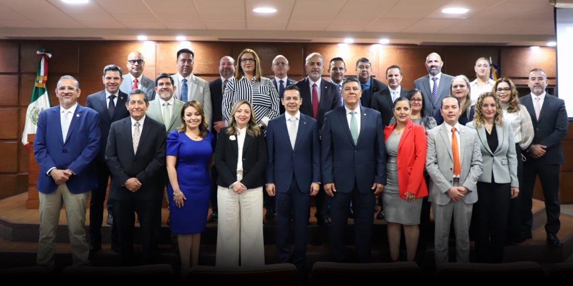 somosuacj's tweet photo. Gestión 2024-2030 de la UACJ presenta a su equipo de trabajo
Bajo la dirección del doctor Daniel Constandse, se da formal toma de protesta a colaboradores. Más información:https://t.co/zyoO2lMiS8 #SomosUACJ https://t.co/KeRf7X18yj
