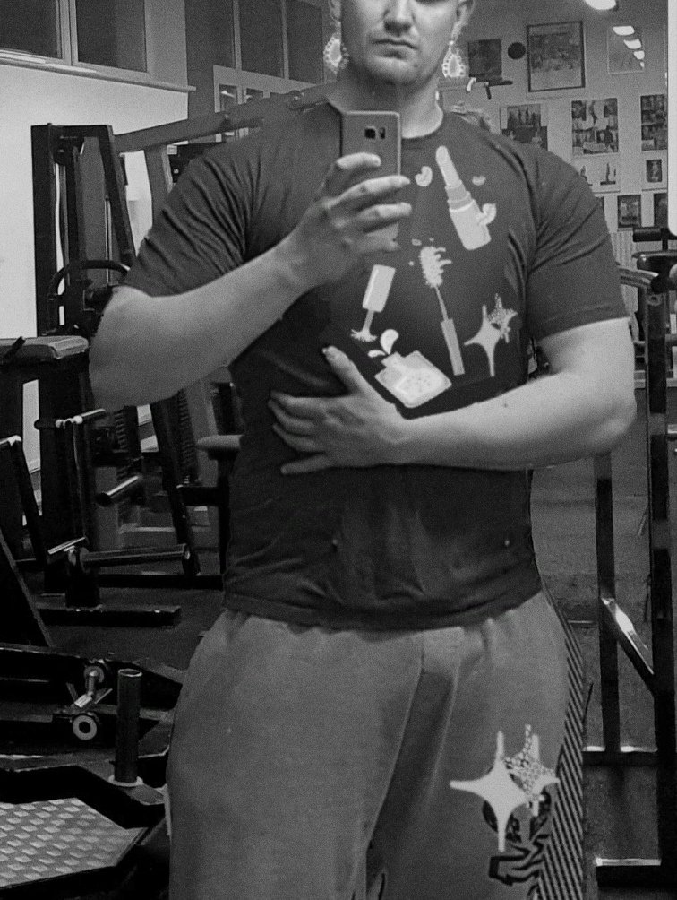 In the gym years ago! 🤣

#youngme #retro #budybuilding #beginnings #cool #gym #Selfie #funny
