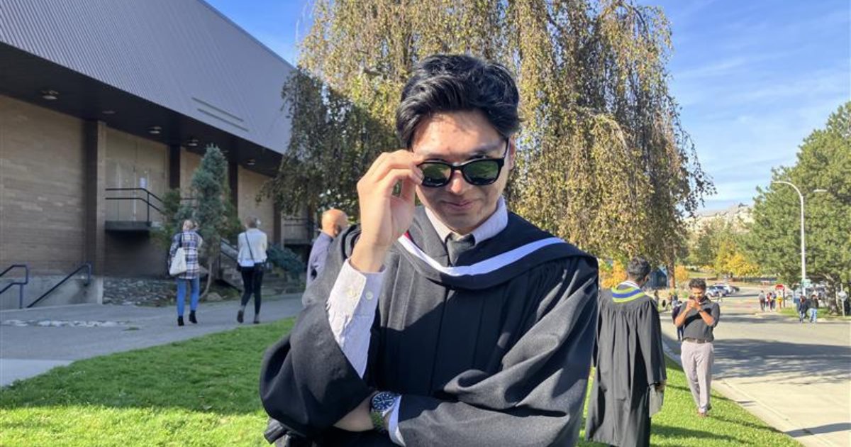 thompsonriversu's tweet photo. It’s official. #TRU grads are too cool for school. 😎
Congratulations to all graduates and their families!
#thompsonriversuniversity #TRUgrad https://t.co/rqHf4TAjKW