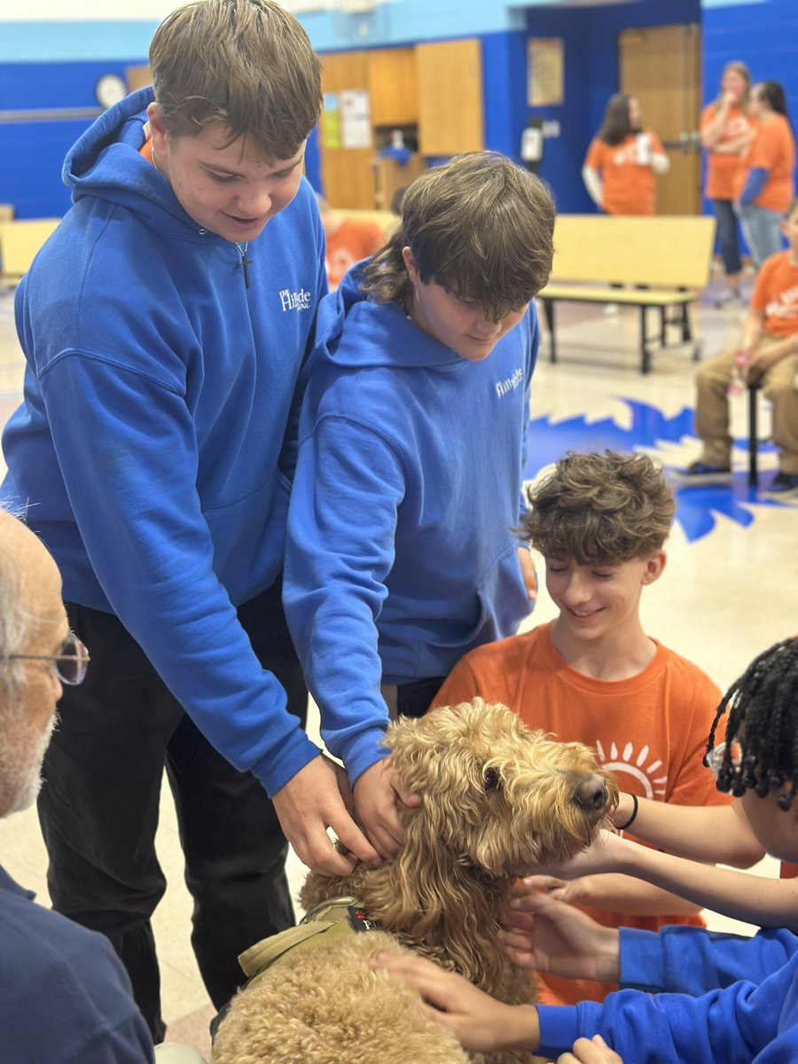 HillsideLV's tweet photo. Spirit Week Day 5: Homecoming day! π
Thank you to all the alumni, parents, and friends who joined us. It was a fun-filled day with Lehigh Valley Therapy Dogs visiting, scarecrow building, games, and cooling off with shaved ice! π§‘π
#hillsideschool #HOCO #LDMonth https://t.co/MwkZLfvanC