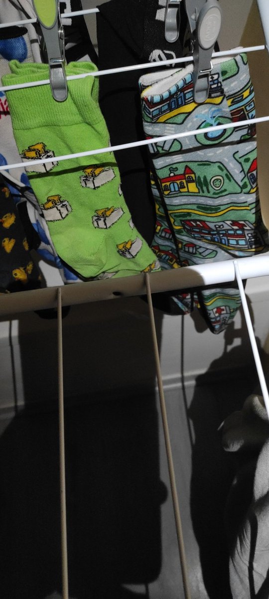 fiaks0's tweet photo. @Mathofraises Moi j'ai des chaussettes tapis de voitures 😆 https://t.co/yz3K031BRG