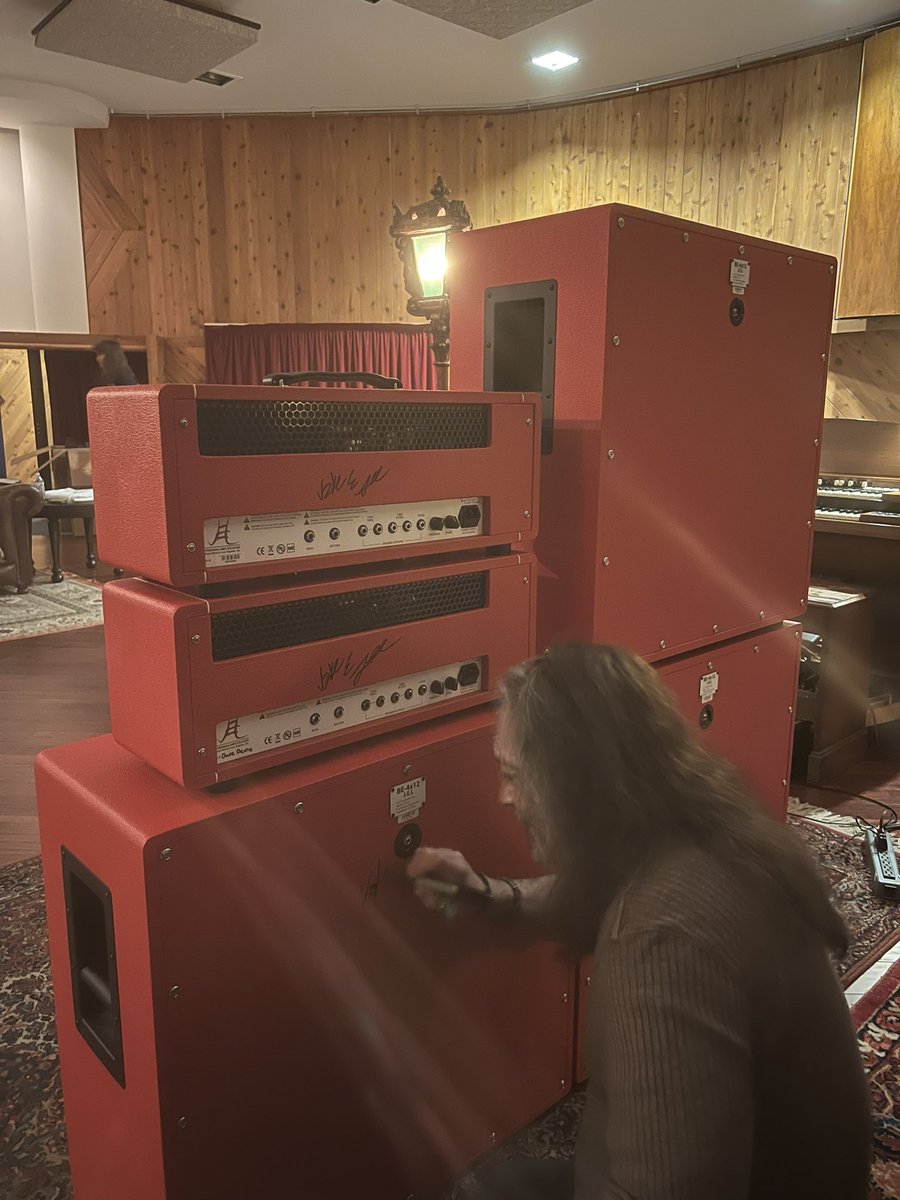 FriedmanAmps's tweet photo. A couple of shots from behind the scenes of our video shoot this week, can’t wait to share the finished product with you! https://t.co/TDSfx6hznT