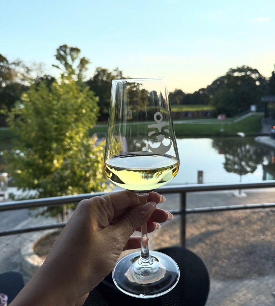 Sarah Hickey tweet media