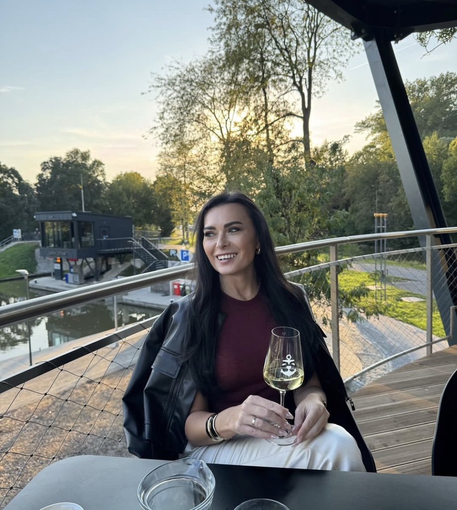 Sarah Hickey tweet media