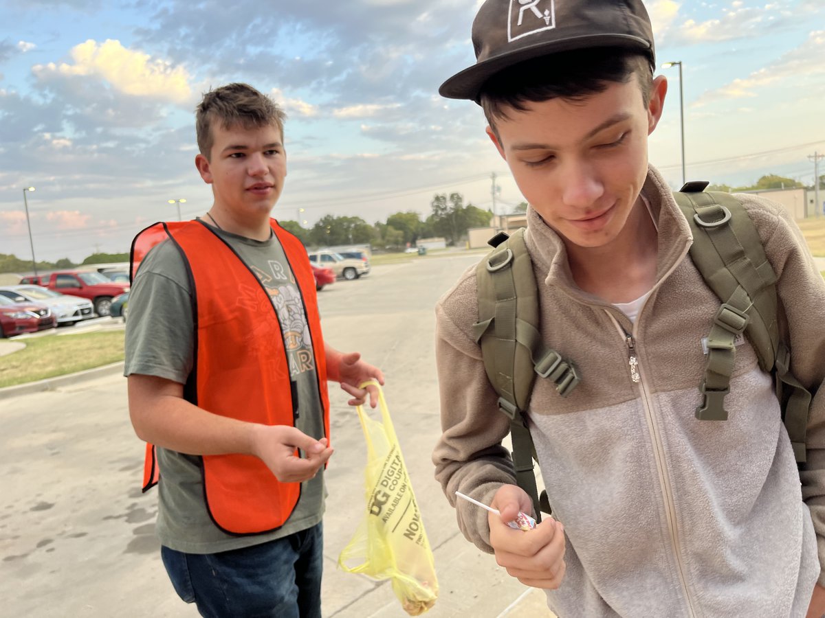 OKSAFE1's tweet photo. OK SAFE Team – Newkirk Public Schools completing their baseline surveys! It even looks as though they handed out candy to the students! @OkHighwaySafety https://t.co/v7yCzufYU7
