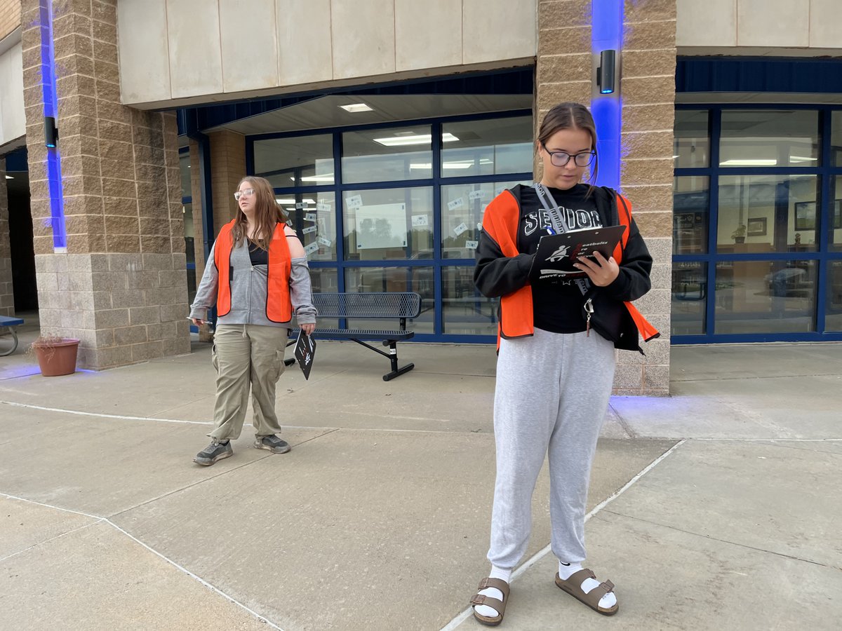 OKSAFE1's tweet photo. OK SAFE Team – Newkirk Public Schools completing their baseline surveys! It even looks as though they handed out candy to the students! @OkHighwaySafety https://t.co/v7yCzufYU7