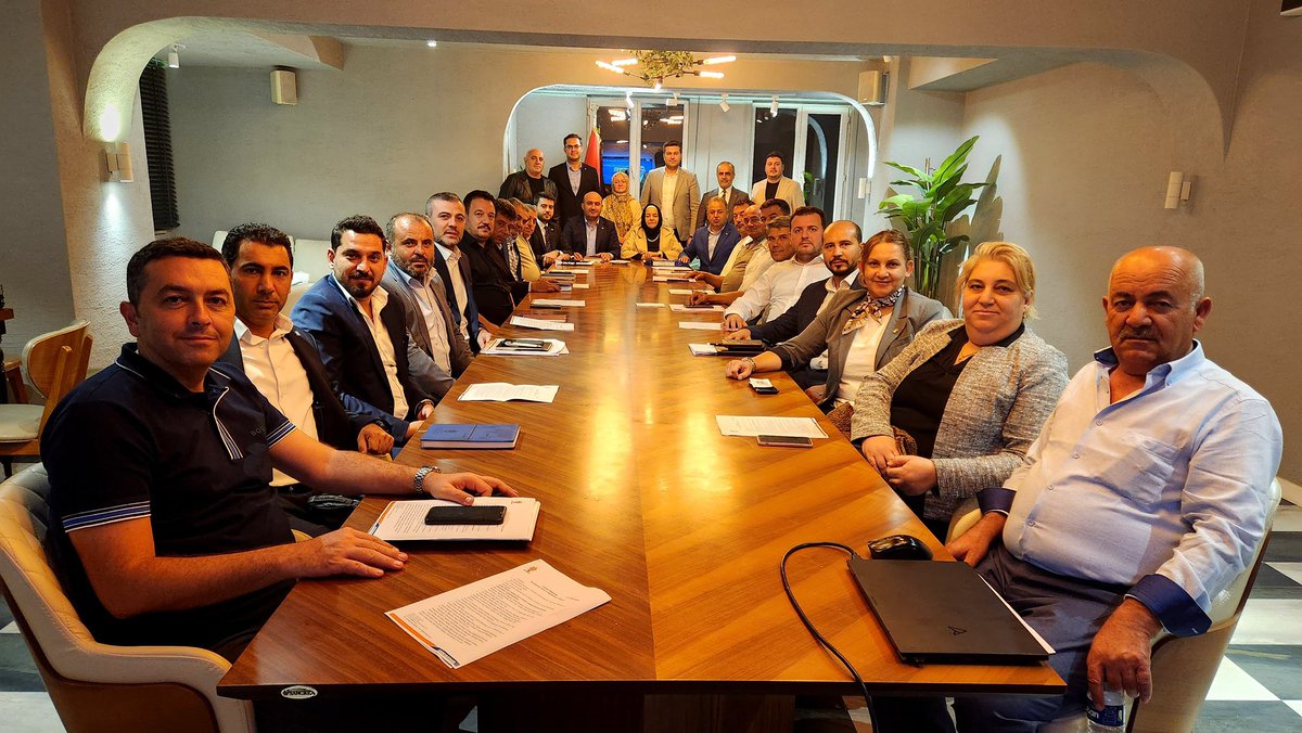 Önceki dönem Aile ve Sosyal politikalar bakanımız şehirimizin vekili Ayşen Gürcan, İl başkanımız Gürhan Albayrak teşkilat başkanımız Abdülkadir Sönmez ve İl yürütme kurulu üyeleri ile aylık ilçe başkanları toplantısına katılım sağlayarak önümüzdeki kongre dönemini değerlendirdik