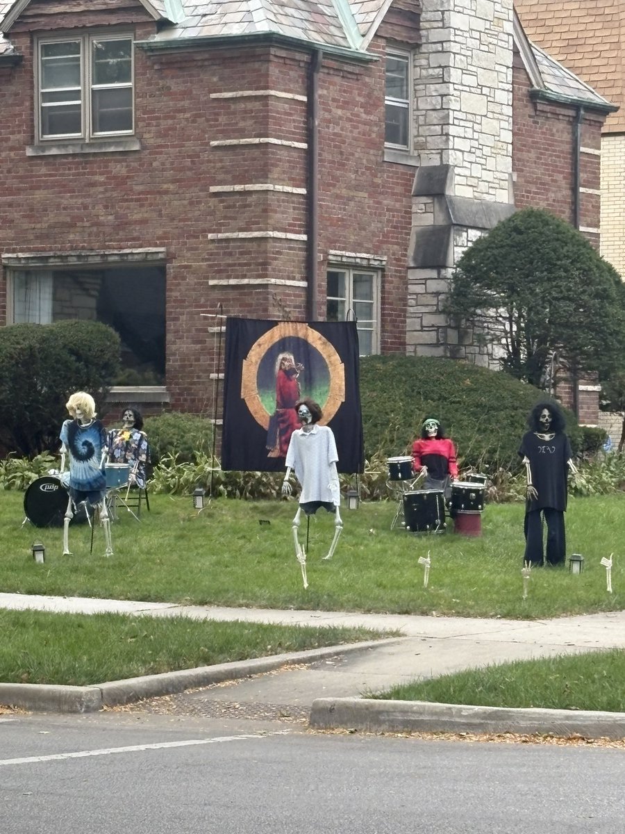 I’d like the honor of presenting this years Best Decorated award to this neighbor🔥🔥🔥🔥🔥🔥🔥🔥🔥🔥🔥🔥🔥🔥