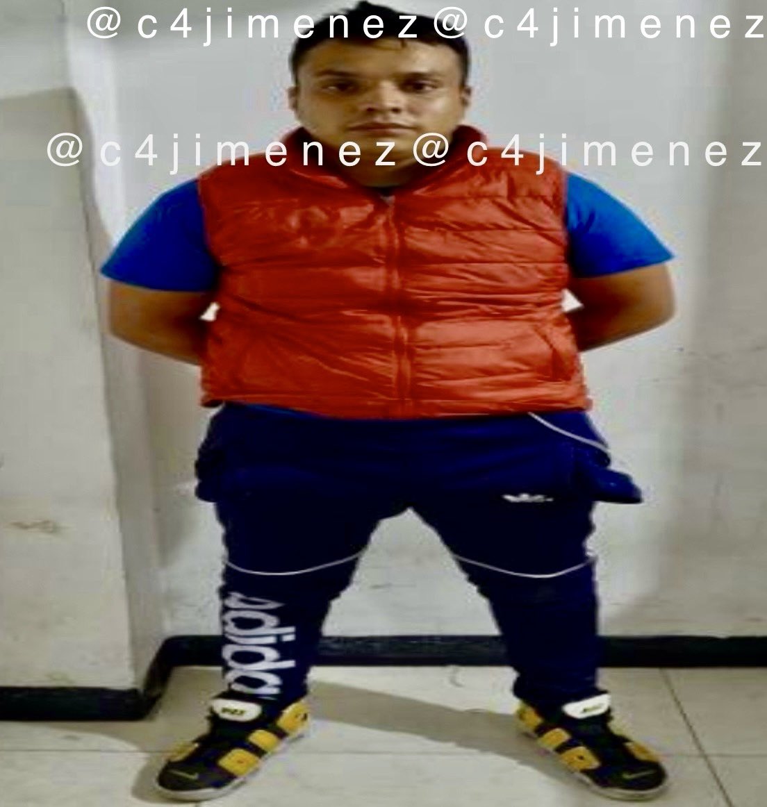 c4jimenez's tweet photo. ASÍ TENÍAN al NIÑO CRUZ
La piel pegada a los huesos, moretones…
Así tenían al pequeño de 6 años en esta casa d @IztacalcoAl
Su padrastro le pegaba, azotaba… y así lo mandaba a acarrear agua.
Ayer lo mató.
Agentes d @SSC_CDMX Sector Pantitlan lo detuvieron.

El caso #C4EnAlerta https://t.co/SW4Wcl3v88