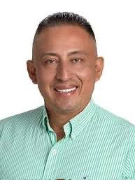 fredyparada90's tweet photo. Así como sacaron del juego político ( Legalmente por el @consejodeestado ) al periodista Fabio Leal de la alcaldía de Pamplonita es probable que se vengan otras acciones similares. No hay que olvidar que el Tribunal tiene en sus manos dos o tres procesos muy similares que pueden reventar en cualquier momento.   Quienes se involucran en la actividad política corren el riesgo de salir del juego por un proceso jurídico o por las trampas que se cruzan cuando el afectado pone en riesgo el futuro político de los demás. Lamento lo de Fabio, es un buen amigo, buen trabajador y estaba haciendo un buen papel como alcalde. #Eliminatorias #Pamplonita