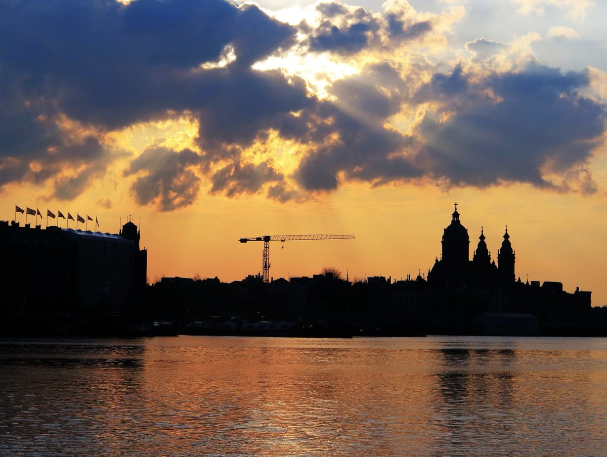 Photo / Oosterdok  - Amsterdam   
Website : amsterdamimpressions.nl    
RON EDGAR PHOTO        
X : <a href="/020_Impressions/">Amsterdam Impressions</a>
#streetphotography #urbanphotography 

#amsterdam