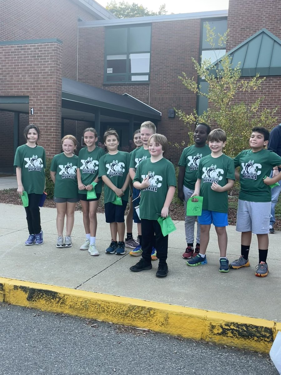 Husky XC candy race!! So proud of these kids!!❤️❤️ Their hard work and perseverance doesn’t go unnoticed!!! Special shoutout to our 5th graders for their last year of XC🫶🏻🏃‍♀️‍➡️🏃‍➡️🏃‍♂️‍➡️ <a href="/newsearles1/">New Searles Elementary</a>